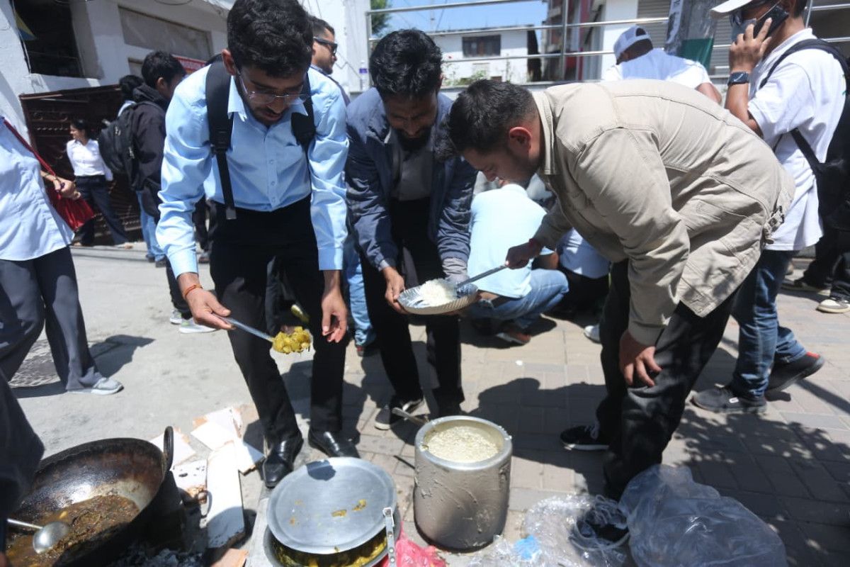 Gas Crisis Sparks Protest: Students Cook with Firewood at Ratna Rajya Campus
